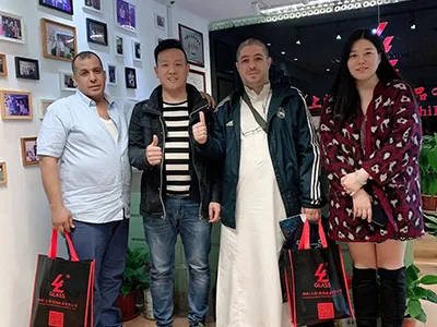 زيارة عميل من الإمارات: نقاشات مثمرة حول برطمانات القهوة الزجاجية