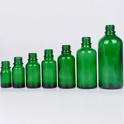 عبوة زيت عطري باللون الأخضر