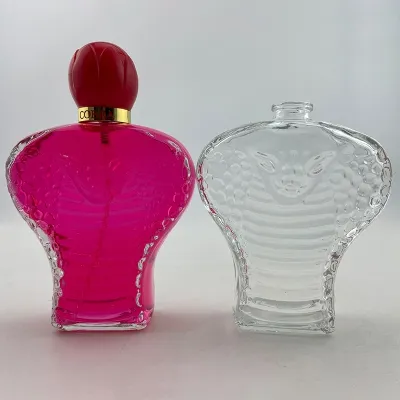 زجاجات عطور وزيوت عطرية زجاجية شكل مميز